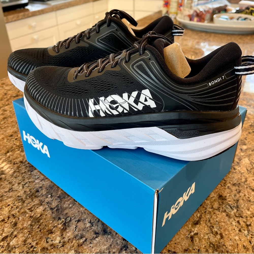 NWT Hoka Bondi 7 in black and white Hoka One One